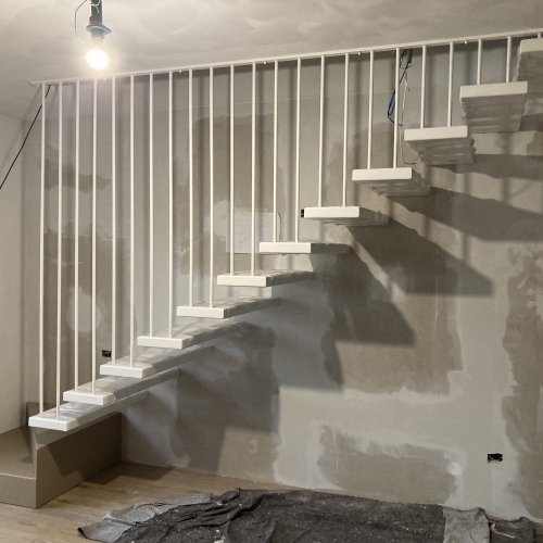Gradino A Sbalzo Con Parapetto A Soffitto